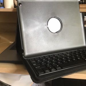 Bluetooth keyboard iPad case